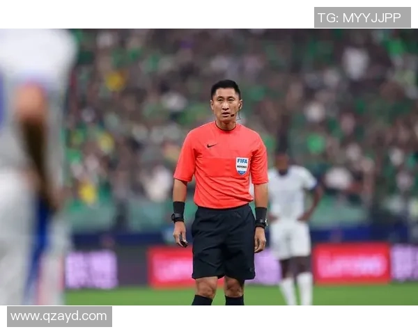 马宁执法引发争议足球明星判罚背后的故事与影响分析